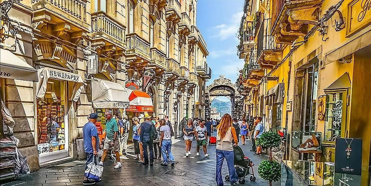 Taormina Beach Giardini Naxos Italien