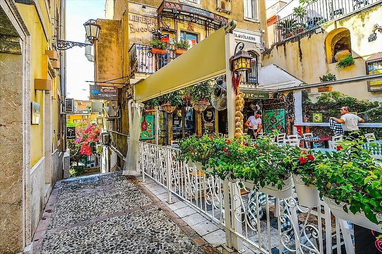 Taormina Beach Giardini Naxos 0*,