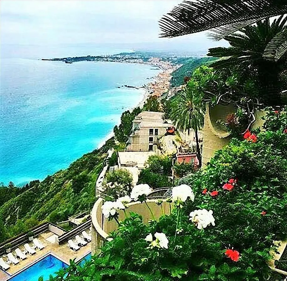 Taormina Beach Giardini Naxos 0*,  Italien